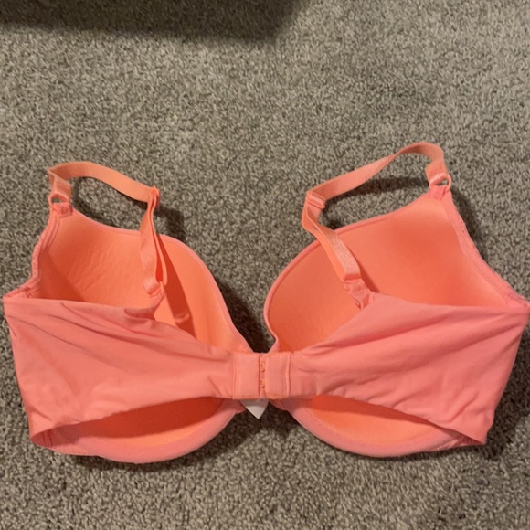 Victoria Secret Demi Bra - Picture 3 of 5